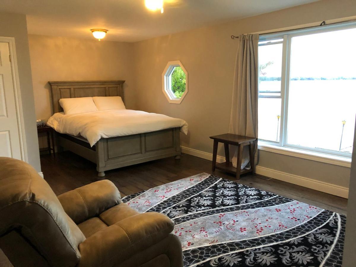Holiday home Entire Waterfront In *