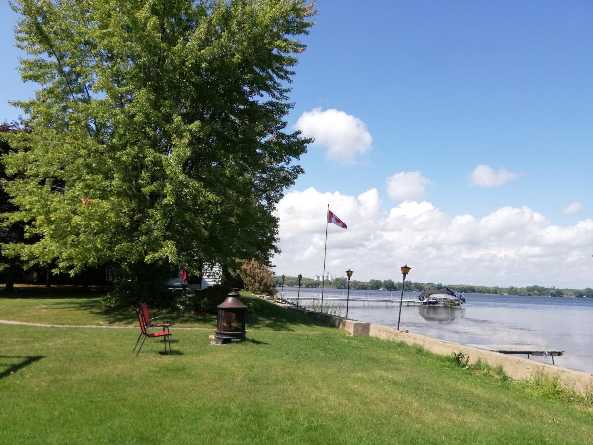Holiday home Entire Waterfront In