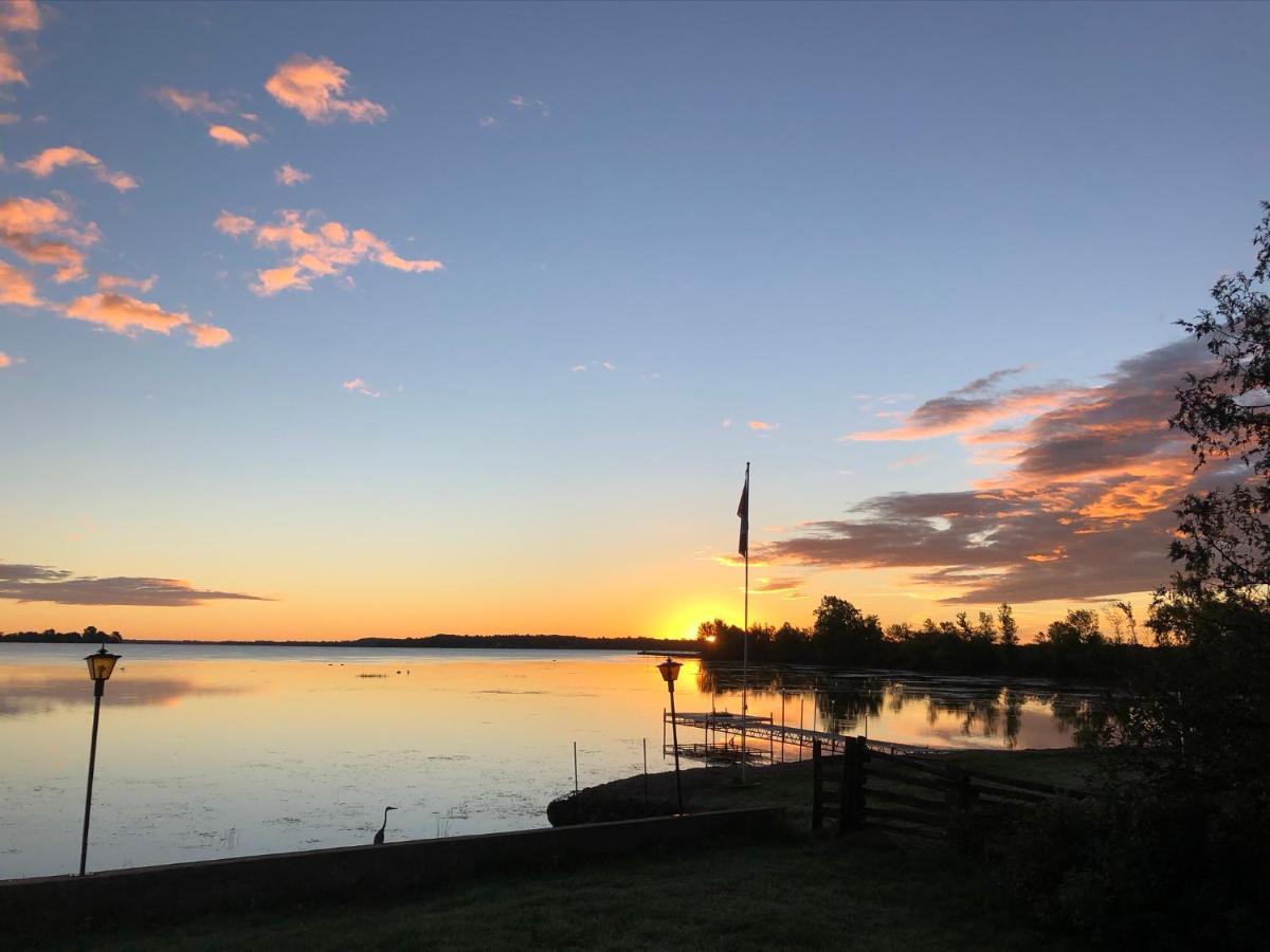 Holiday home Entire Waterfront In
