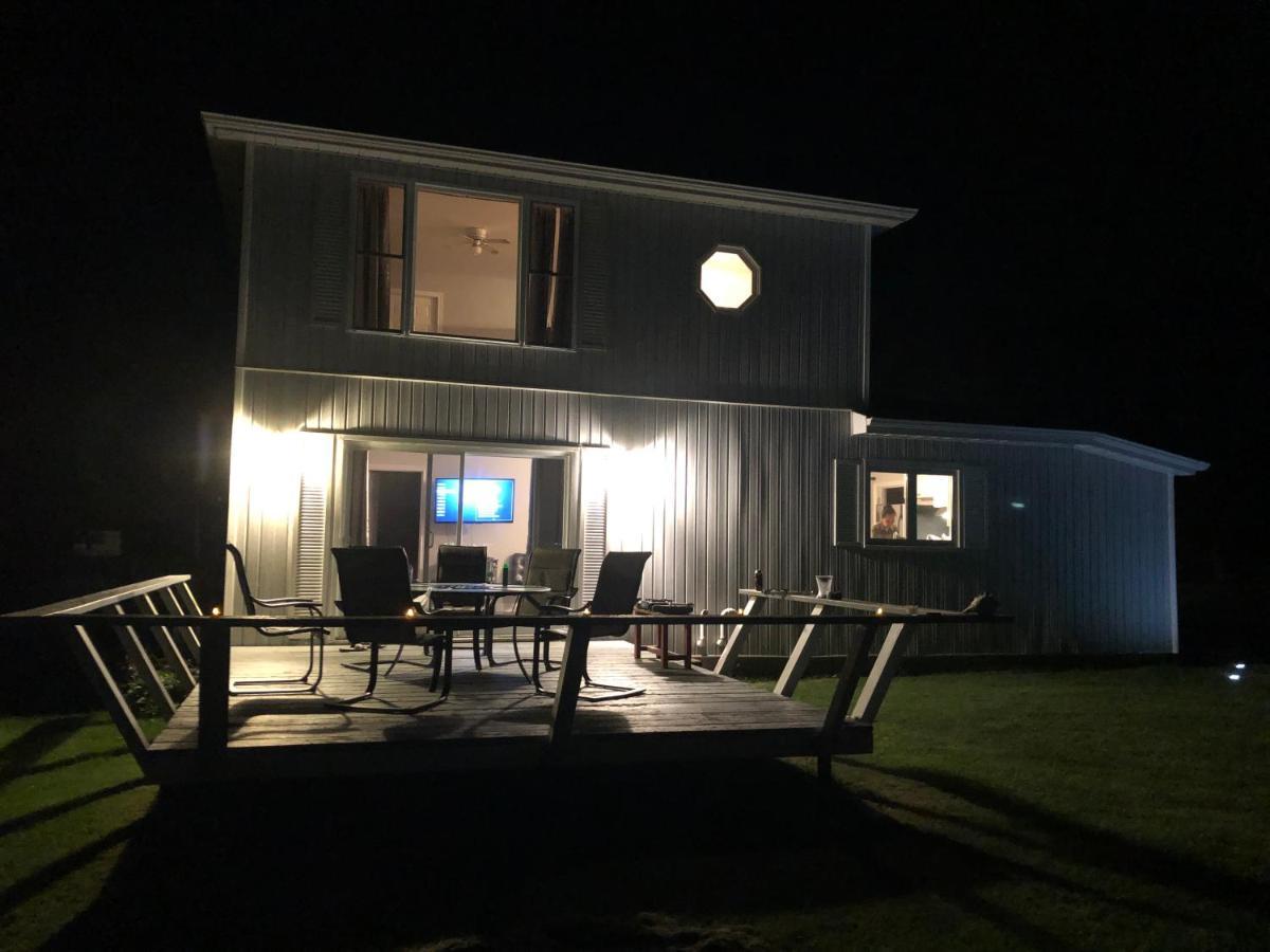 Holiday home Entire Waterfront In *