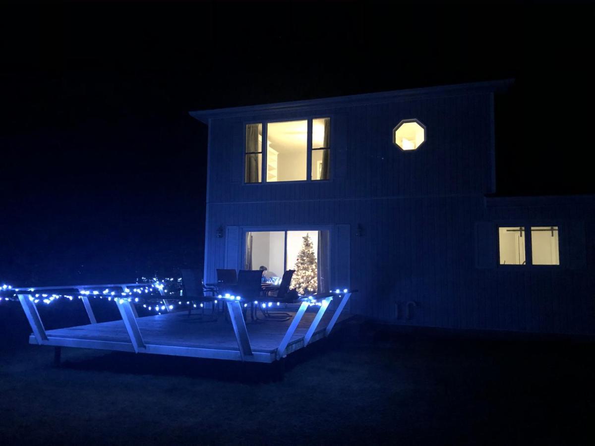 Holiday home Entire Waterfront In *