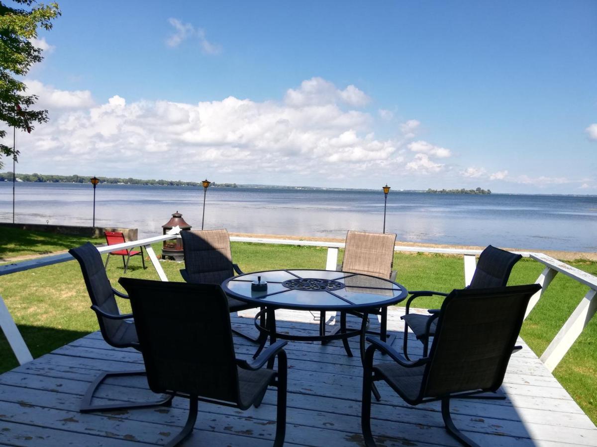 Holiday home Entire Waterfront In *