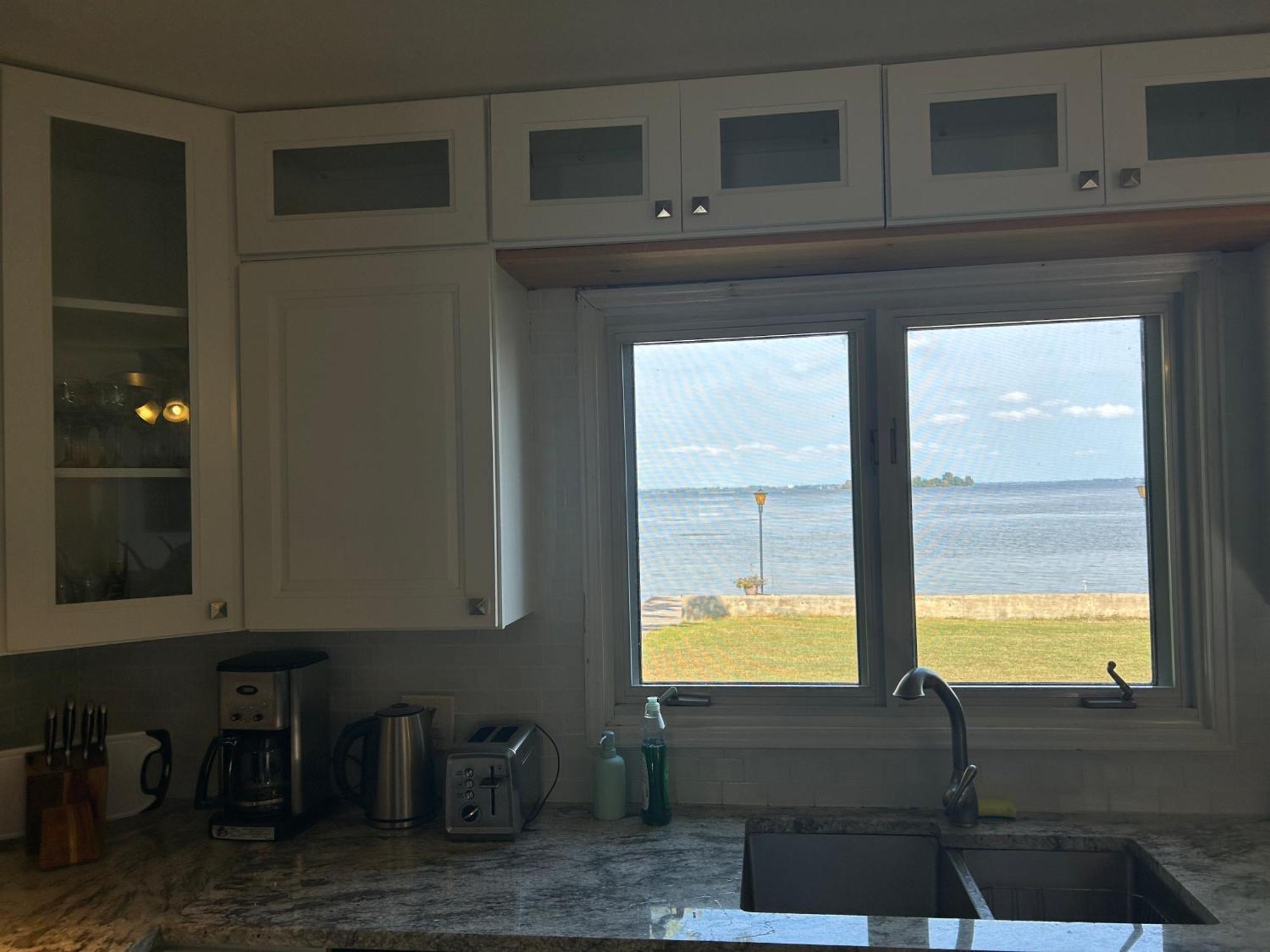 Entire Waterfront In Holiday home